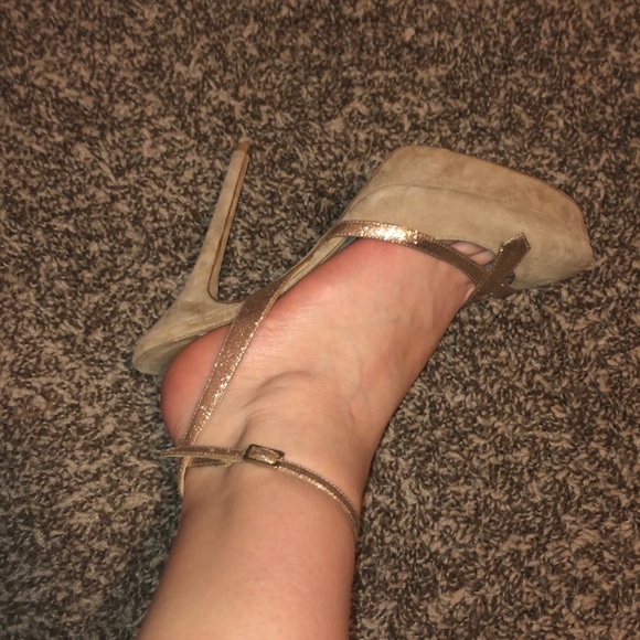 Jimmy Choo ankle strap suede nude heels - Picture 4 of 4